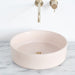 moderne oranje roze lavabo in cement  alt